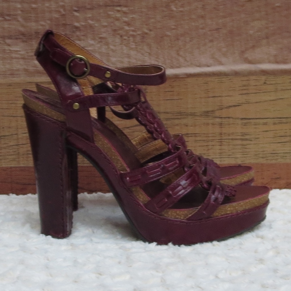 Frye 7 Wine Color Grace T Strap Sandal/Heels